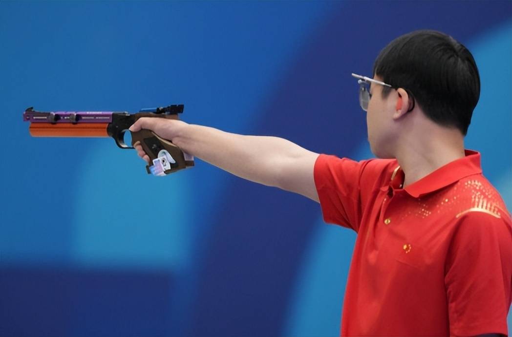 意大利射击选手稳定发挥，实现一鸣惊人(意大利射击冠军)