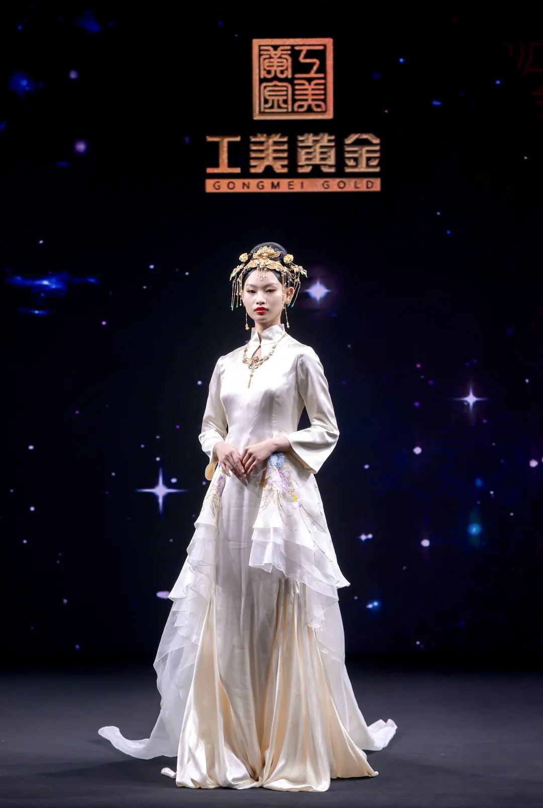三亿体育平台-黄金阶段展现大腕，精湛技艺闪耀的简单介绍