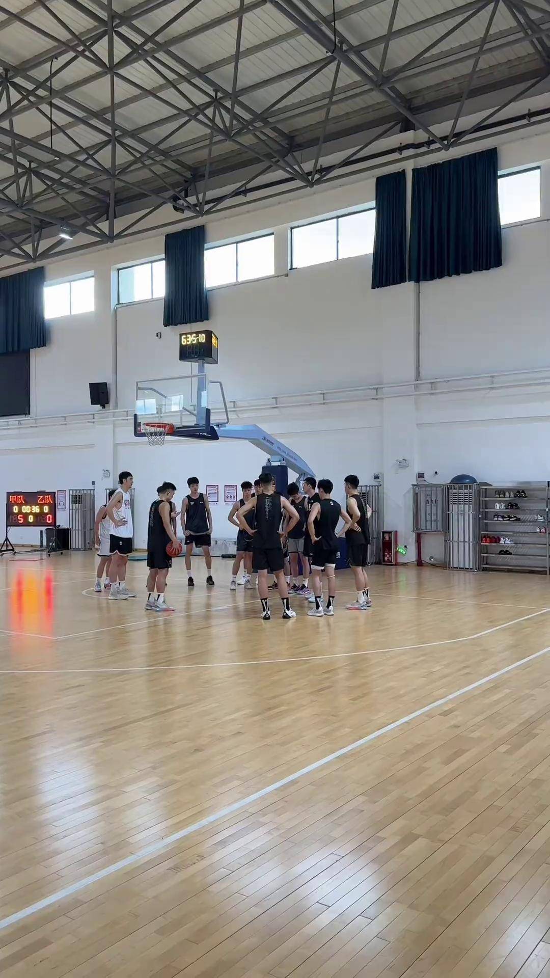 包含广东宏远队备战挑战四川队，誓要力争夺冠的词条
