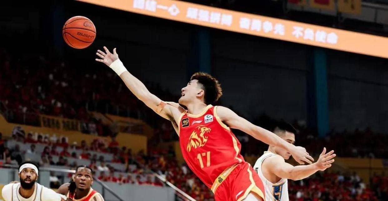 周琦15分首钢惜败广厦姜伟泽16分吉林胜福建(周琦去向最新消息)