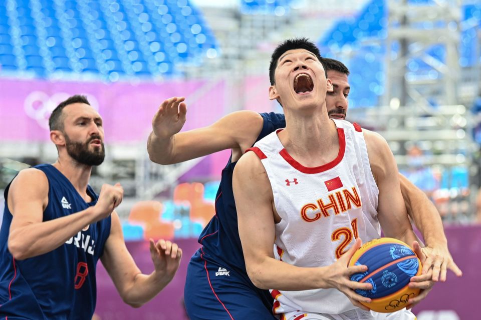 三人男篮-中国男篮16-21荷兰张宁7分4篮板