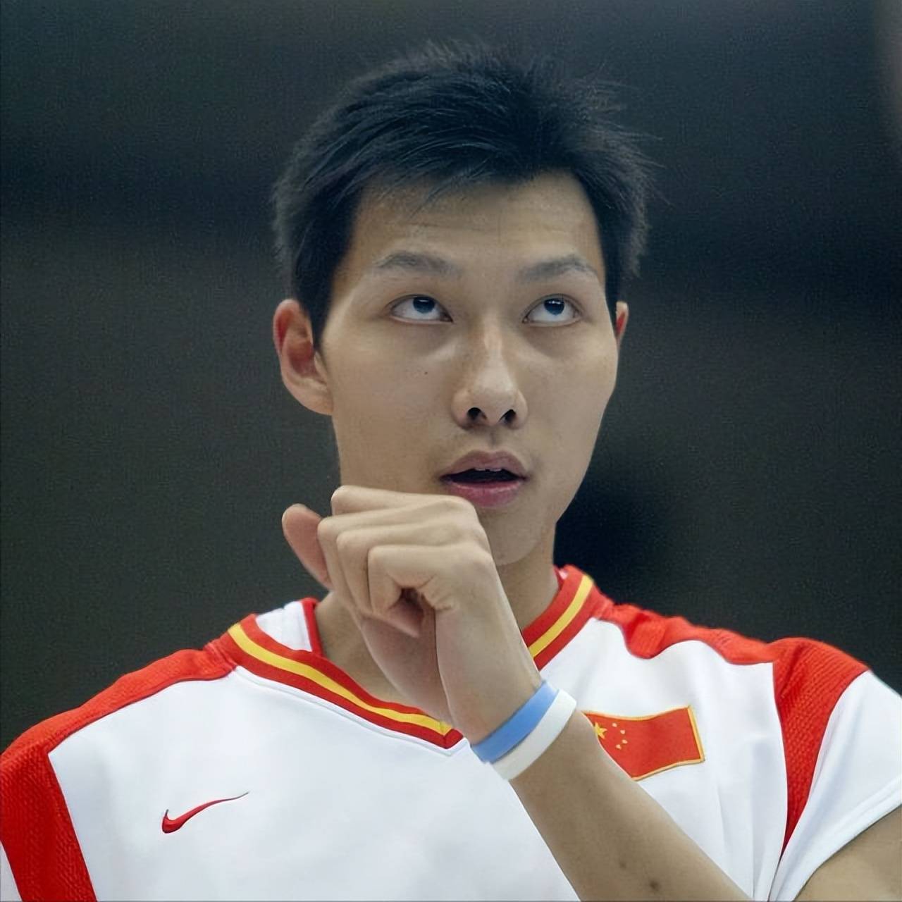 三亿体育平台-杨毅谈易建联专访节目:不要赋予太深意义网友审判什么？的简单介绍