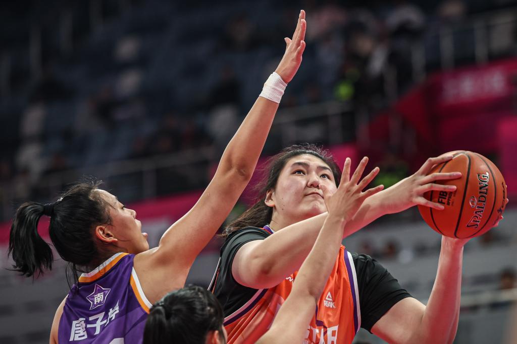 FIBA发布中国女篮写真张子宇韩旭搞怪