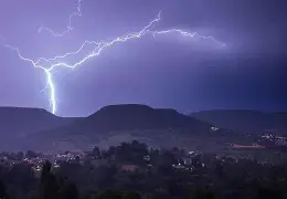 雷加利斯旋风进攻，客场大获全胜